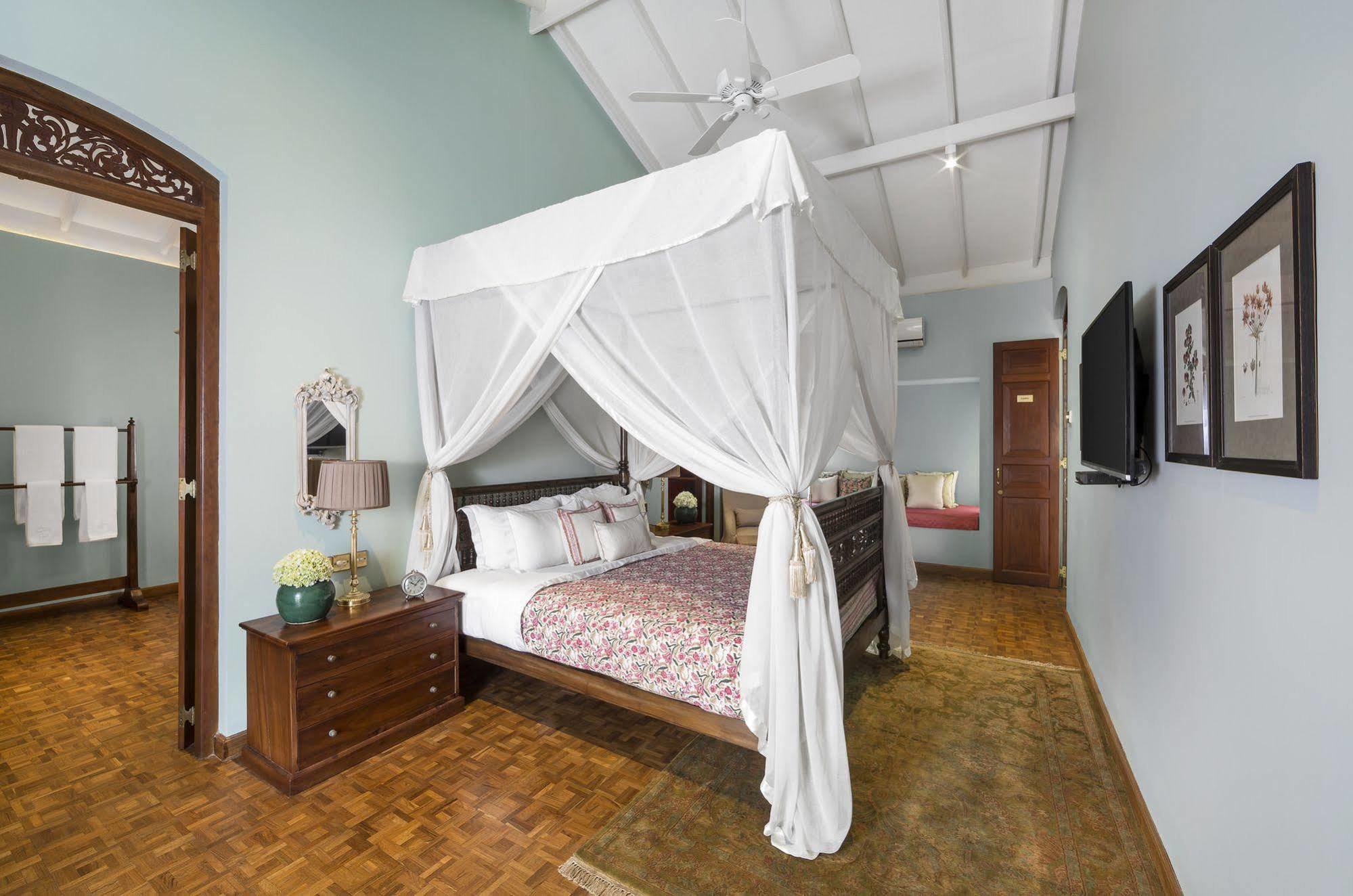 Maniumpathy Hotel Colombo Extérieur photo